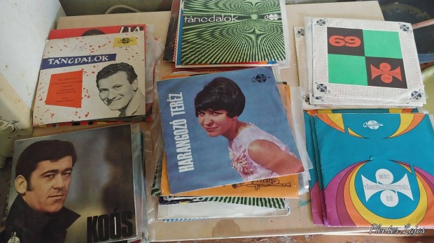 Retró magyar kislemezek / bakelit vinyl 57 db