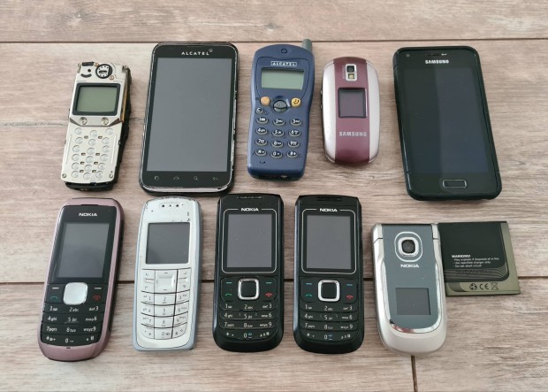 Retro mobiltelefonok 10db(Alcatel,Samsung,Nokia)eladak!