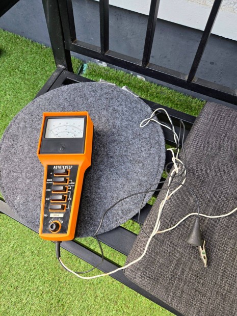 Retr� orosz Avtoteszter () aut�diagnosztikai m�szer