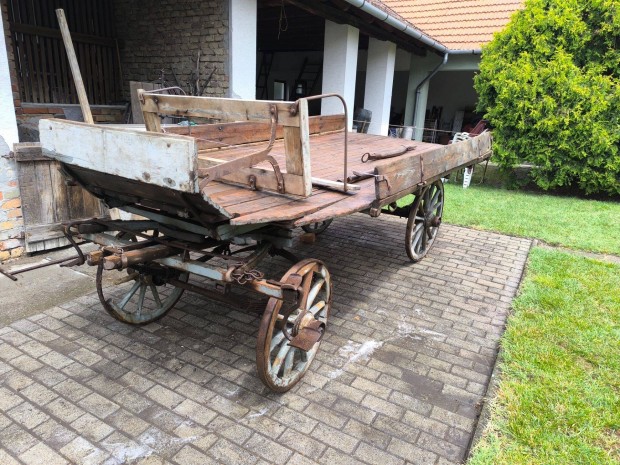 Retr piacos lovaskocsi