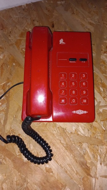 Retro piros Matv telefon 