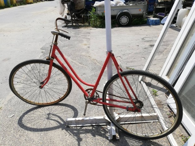 Retro piros csepel kerkpr 
