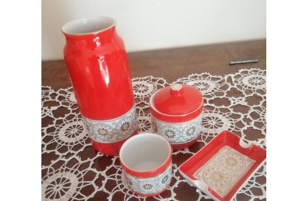 Retro piros hollhzi porceln kszlet 4 darabos