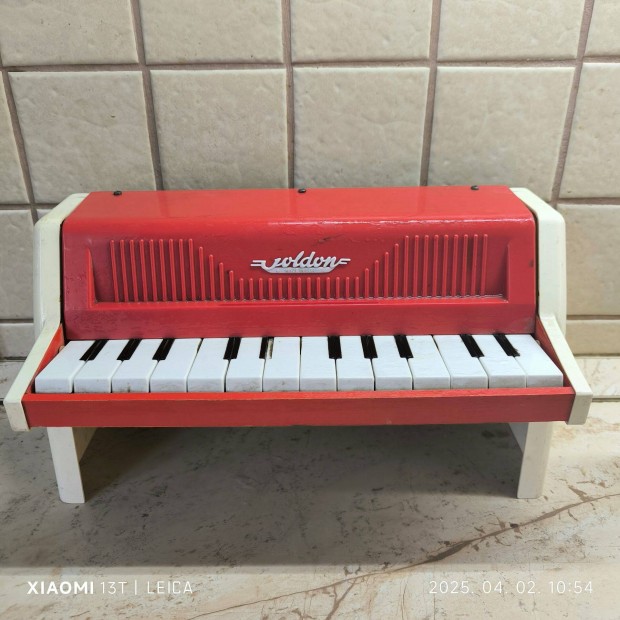 Retro piros játék zongora eladó!