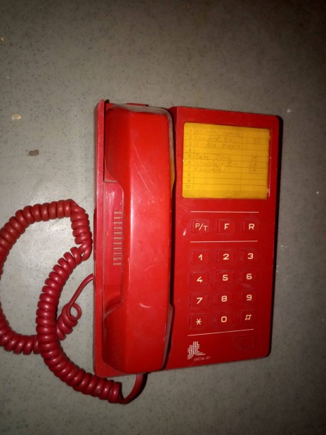 Retro piros vezetkes telefon