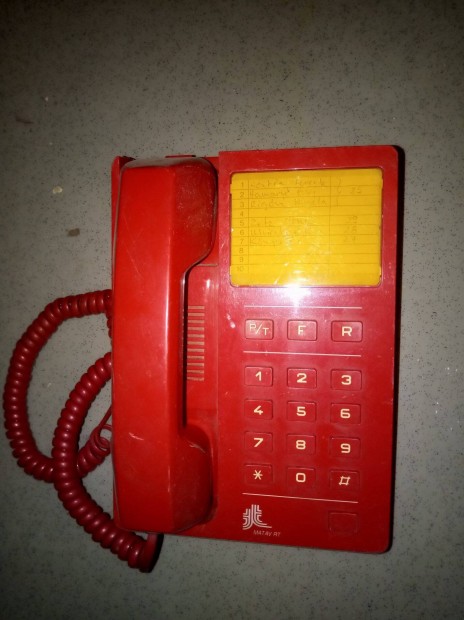 Retro piros vezetkes telefon mkd