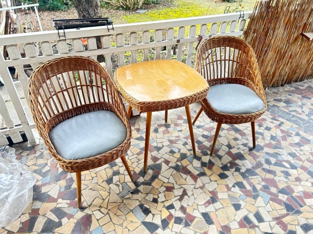 Retro rattan asztal +2sz�k