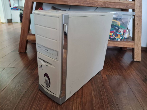 Retro rgi Pentium 4 szmtgp friss Windows XP rendszerrel