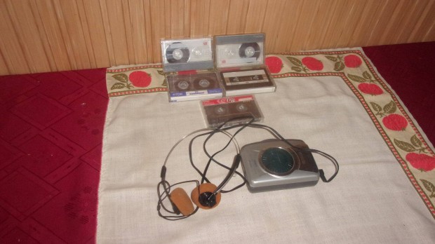 Retro rgi walkman kazettkkal fejhallgatval szervizelni kell