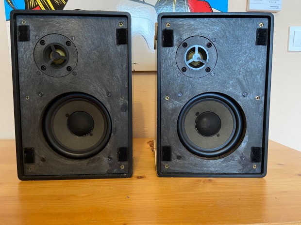 Retr� studi� hangfalp�r, SABA