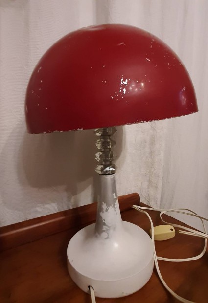 Retro szarvasi fém gomba lámpa design ikonikus darab