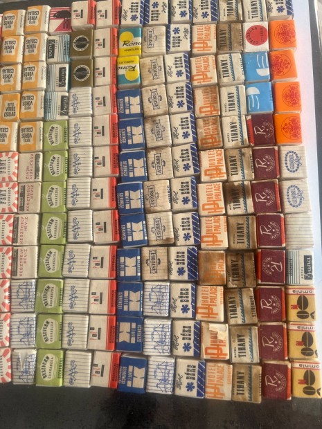 Retr� szerencsi kocka-, s�vegcukor �s finom�tott zacsk�s krist�lycukor