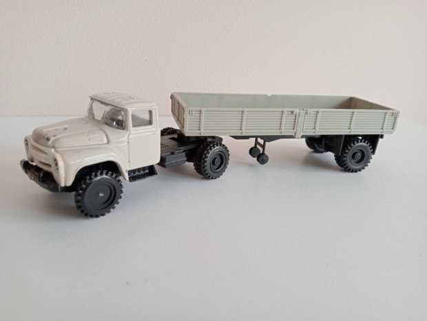 Retro szovjet ZIL nyerges vontat ZIL 130V1 Odaz 885