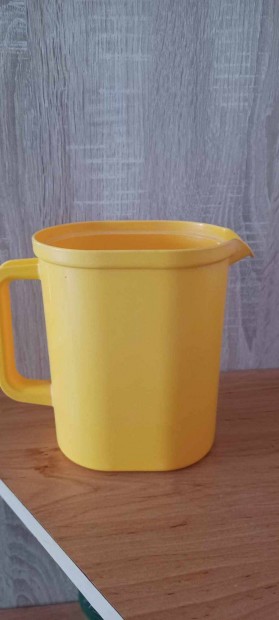 Retró tejes tartó