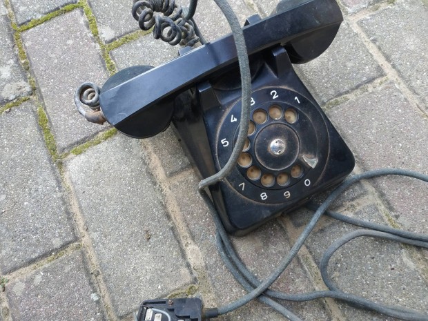 Retro telefon a hatvanas vekbl