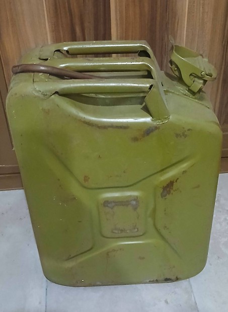 Retro zemanyag kanna