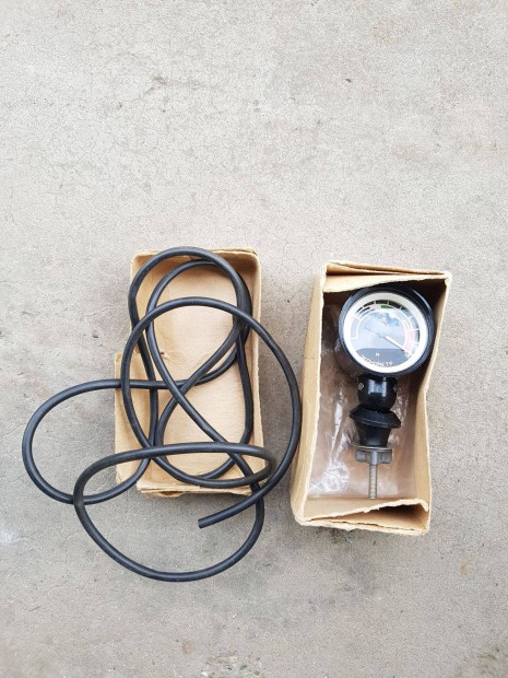 Retr vetern rgi aut Lada Kerk Nyoms mr Vkum mr orosz