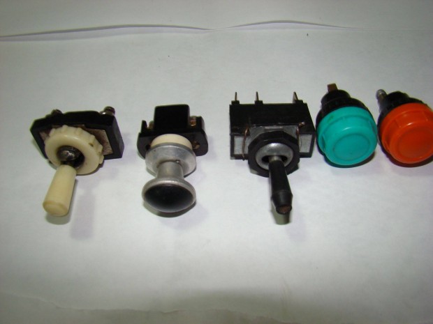 Retr vill kapcsolk s visszajelzk