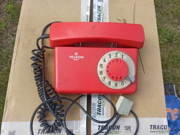 Retró vonalas telefon.
