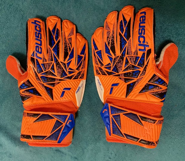 Reusch attract junior gyerek kapuskeszty 6-os j!