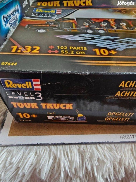 Revell 07644 KISS Tour Truck kamion teljesen j