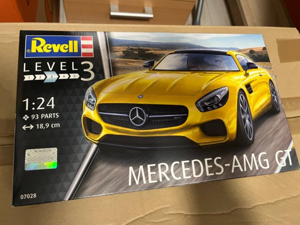 Revell Mercedes-AMG GT 1:24 makett