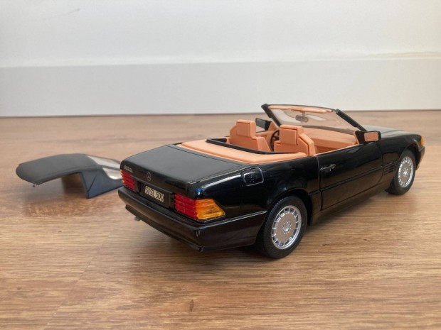 Revell Mercedes SL500 1/18 modellaut