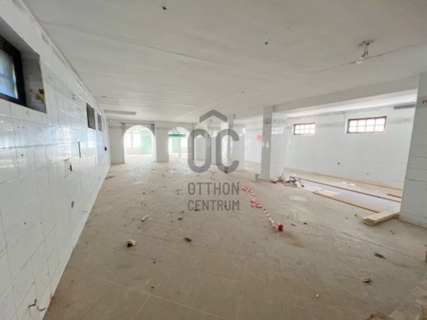 R�vf�l�p k�zponti r�sz�n 400 nm-es �zleti ingatlan elad�