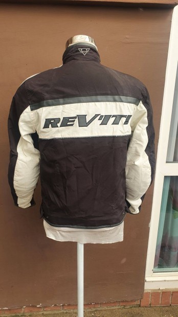 Revit kabát L