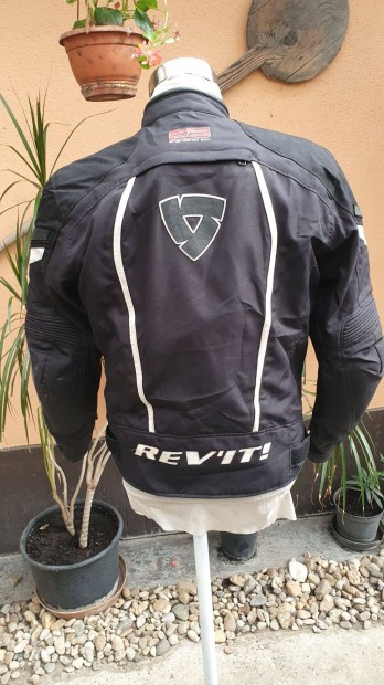 Revit protectoros dzseki