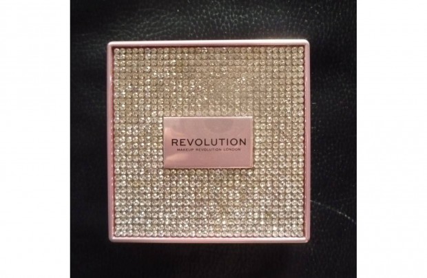 Revolution London Makeup kvekkel kirakott dobozban compaktban