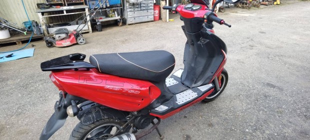 Rex RS 750 motor elad
