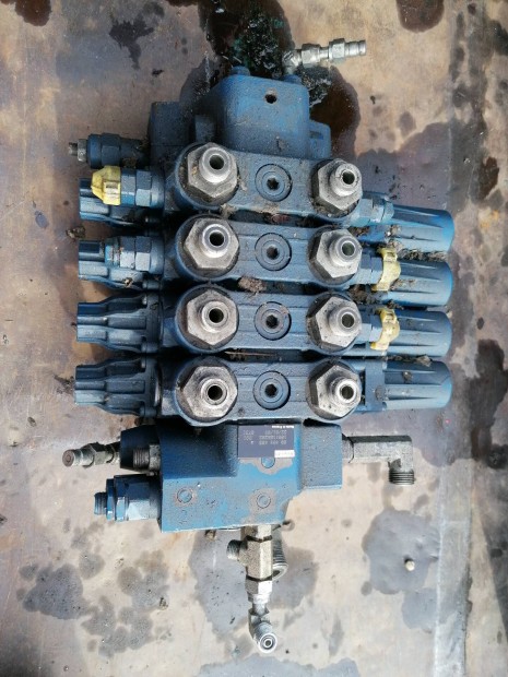 Rexroth tpus Francia  rakodgp vezrltmb,hidraulika eloszt 