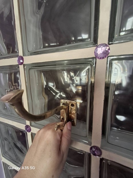 R�z fogas! St�lusos, id�t�ll� kieg�sz�t� enteri�rbe!