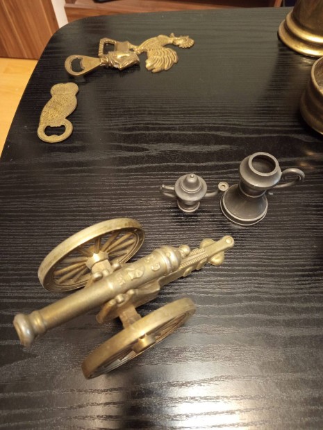 R�z t�rgyak d�szek