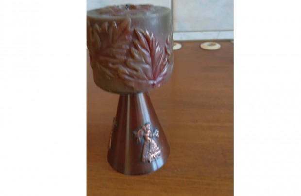 R�z�tv�zet gyertyatart� faragott gyerty�val elad�