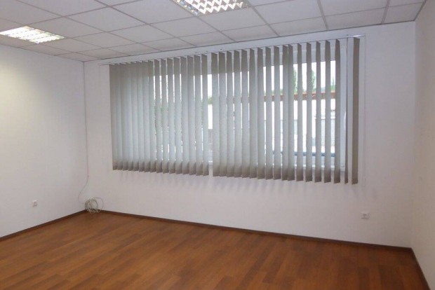 Rezsivel Együtt Ennyi A Bérleti Díj!! Klimatizált, felújított 24,8 m2-