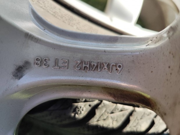 Rial 5x100 R14 et 38 alufelni gumikkal Volkswagen kerekek