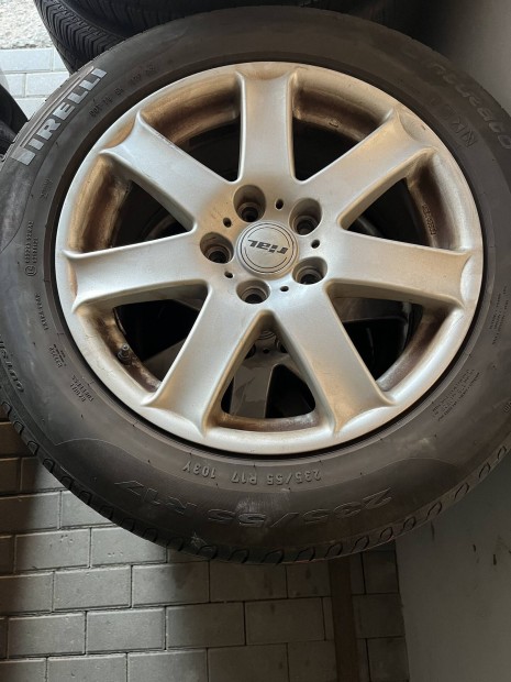 Rial alufelni Pirelli nyri gumikkal 17"