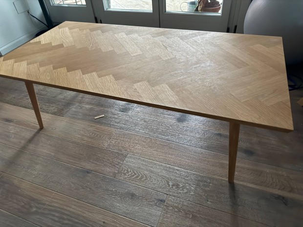 Richmont dohanyzoasztal (tolgy, furner)