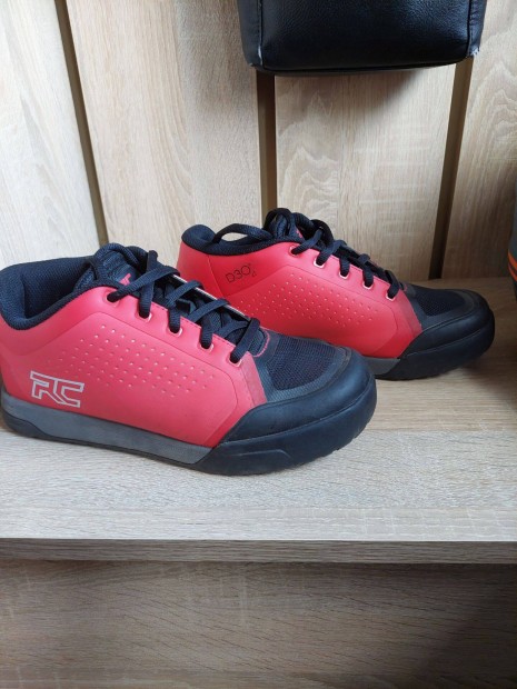Rideconcepts Powerline D3O kerékpáros cipő fekete-piros