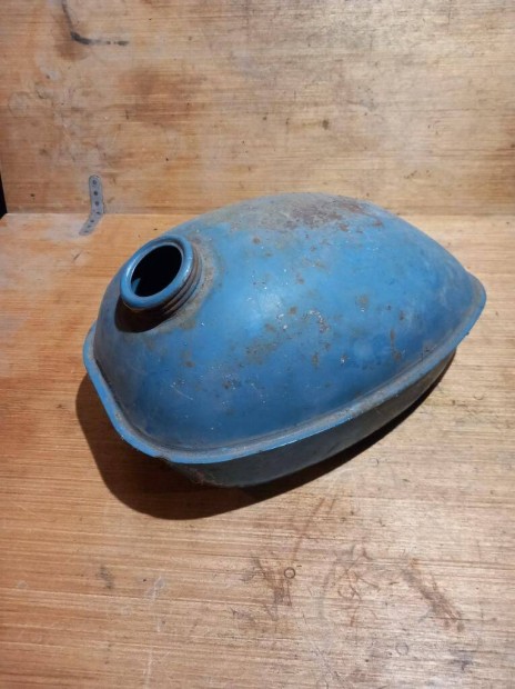 Riga 3 / Riga 4 �zemanyag tank