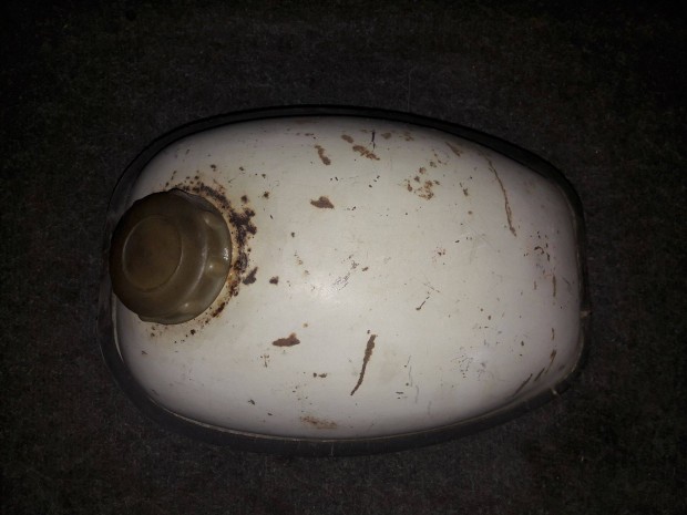 Riga 3 benzintank elad�