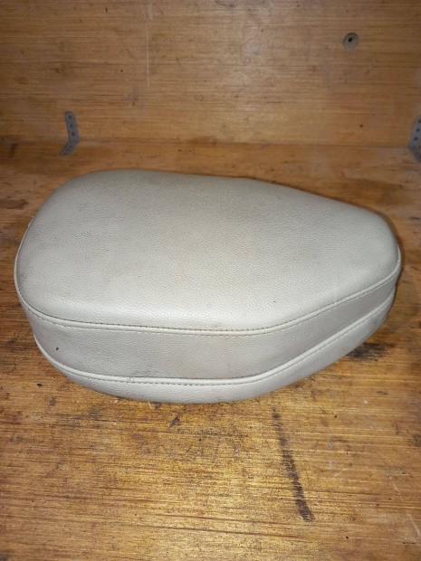 Riga 4 ( 12 ) fel�j�tott sz�p nyereg