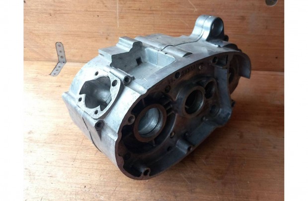 Riga V-501 motorblokk közép