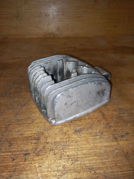 Riga / Karpaty gy�ri dekompresszor n�lk�li hengerfej