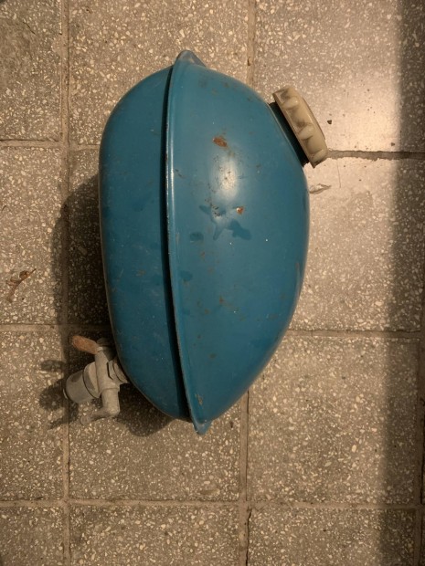 Riga kismotor tank elad