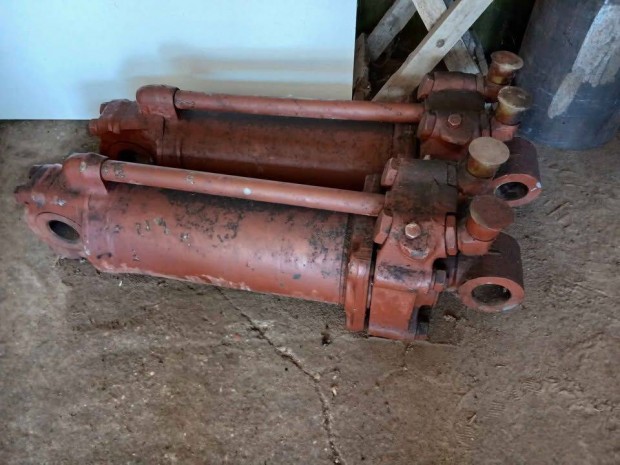 Rigol eke. T-150 h�ts�. gy�ri �j munkahenger elad�