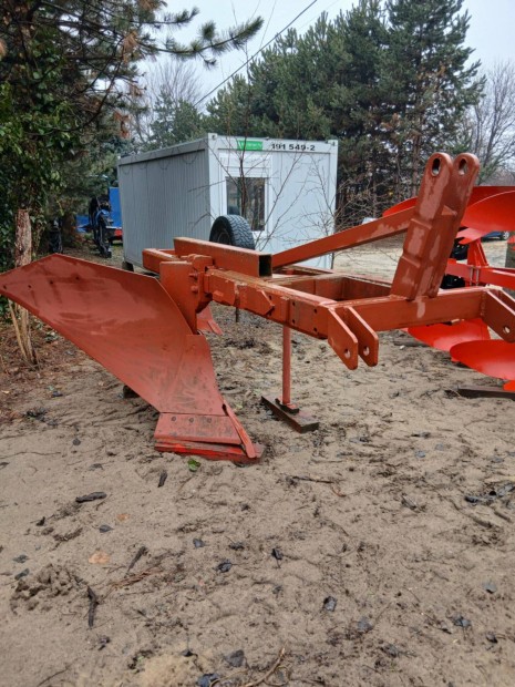 Rigol eke f�ggesztett m�lysz�nt�