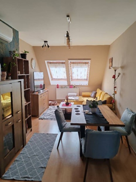 Ritka eloszt�s! Nappali + 3 szoba Ny�regyh�z�n, z�rt udvaros lak�parkb